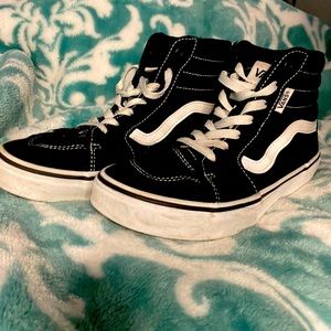 Size 4 girl shoes, vans off the wall, black and white